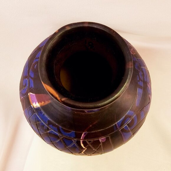 Terra Cotta Etched Vase, Pacific Island Motifs - Picture 3 of 6